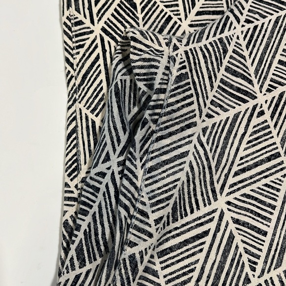 Soft Surrounding - 12, abstract beige and black cropped slacks - Picture 4 of 12